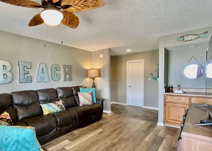 Holiday home Sea Oats Beachfront Condo: Updated 3br With Pools And Pier Access Gulf Shores