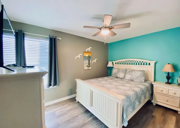 Sea Oats Beachfront Condo: Updated 3br With Pools And Pier Access Holiday home