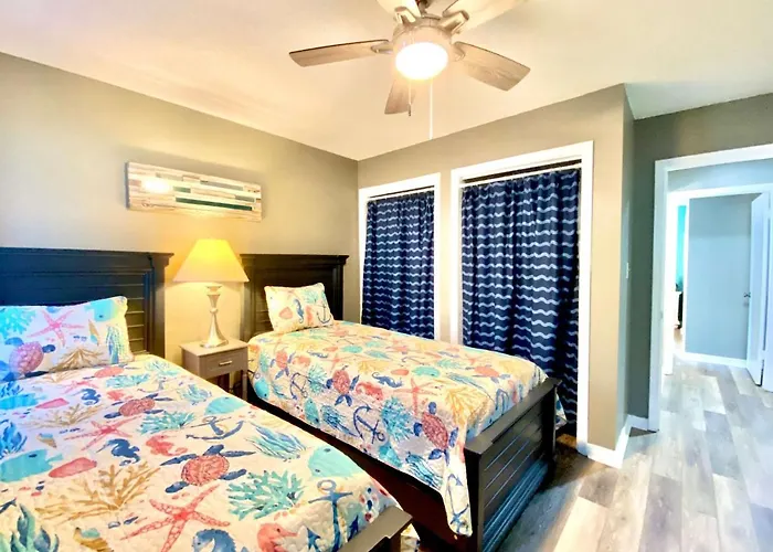 Holiday home Sea Oats Beachfront Condo: Updated 3br With Pools And Pier Access Gulf Shores