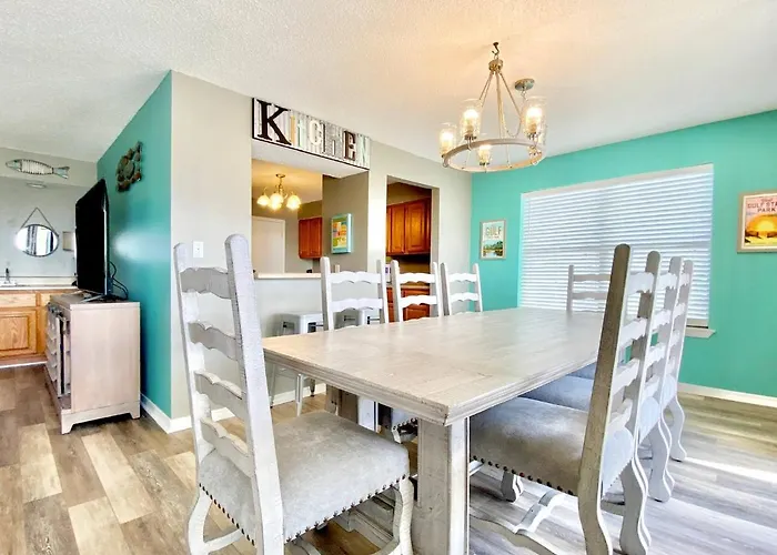 Holiday home Sea Oats Beachfront Condo: Updated 3br With Pools And Pier Access Gulf Shores