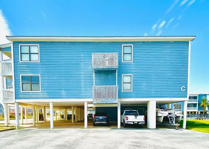 Sea Oats Beachfront Condo: Updated 3br With Pools And Pier Access Gulf Shores
